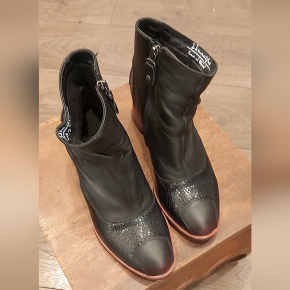 Maciejka block heel booties - Picture 8 of 9